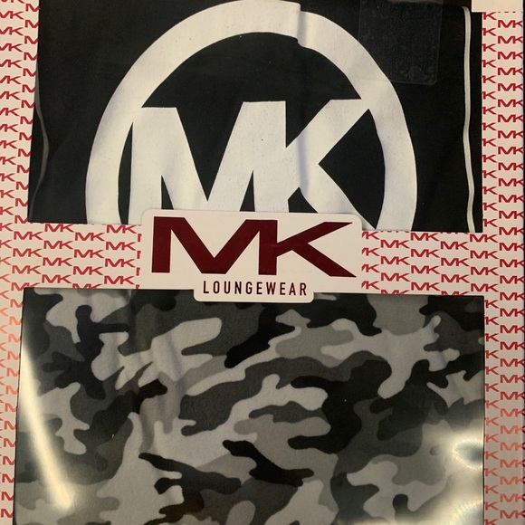 Michael Kor’s Men’s Two-Piece Loungewear Pajama Top & Bottom SET - Picture 2 of 7